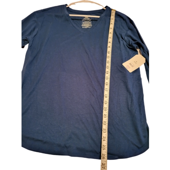 New with tag. Blue long sleeve v-neck top. Size M. - Picture 4 of 5